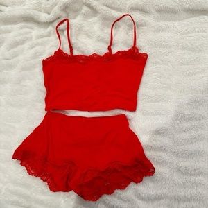 SKIMS FITS EVERYBODY LACE CROPPED CAMI AND BOY SHORT SET IN RUBY- size m- rare
